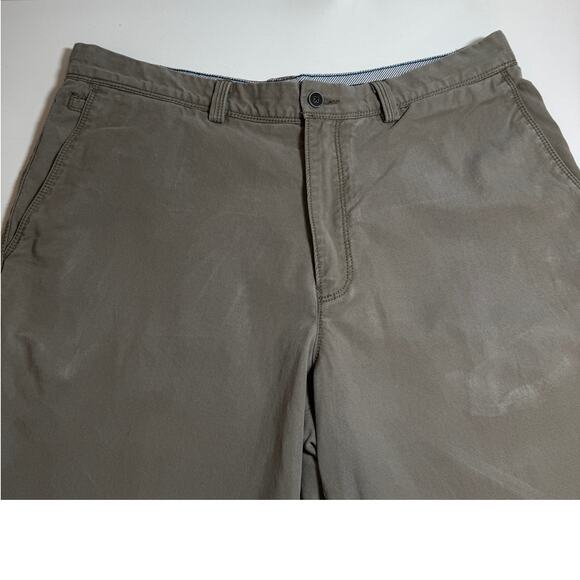 Tommy Bahama Shorts Mens 34 Chino Olive Green Golf Cotton Lyocell Stretch - Picture 4 of 8